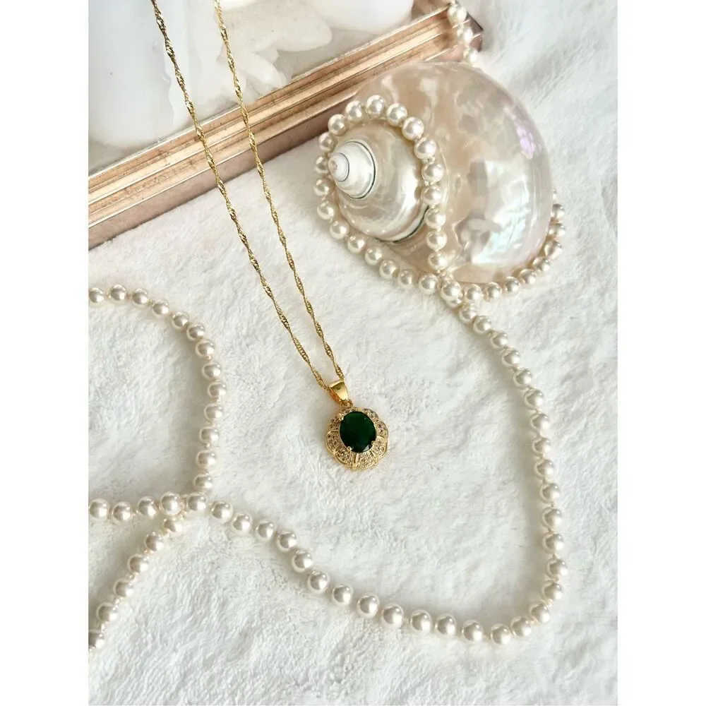 Emerald green oval cubic zirconia pendant necklace - Picture 3 of 4